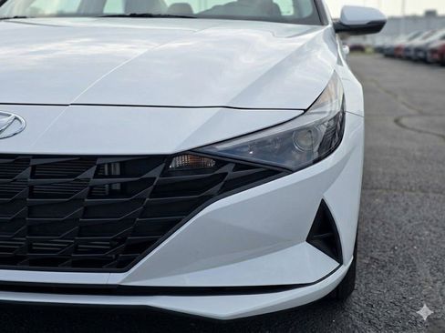 Certified 2025 Hyundai Elantra SEL FWD image 4