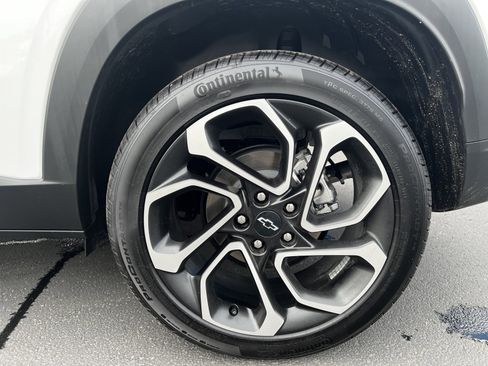 Used 2025 Chevrolet Trax RS w/ Sunroof Package image 6