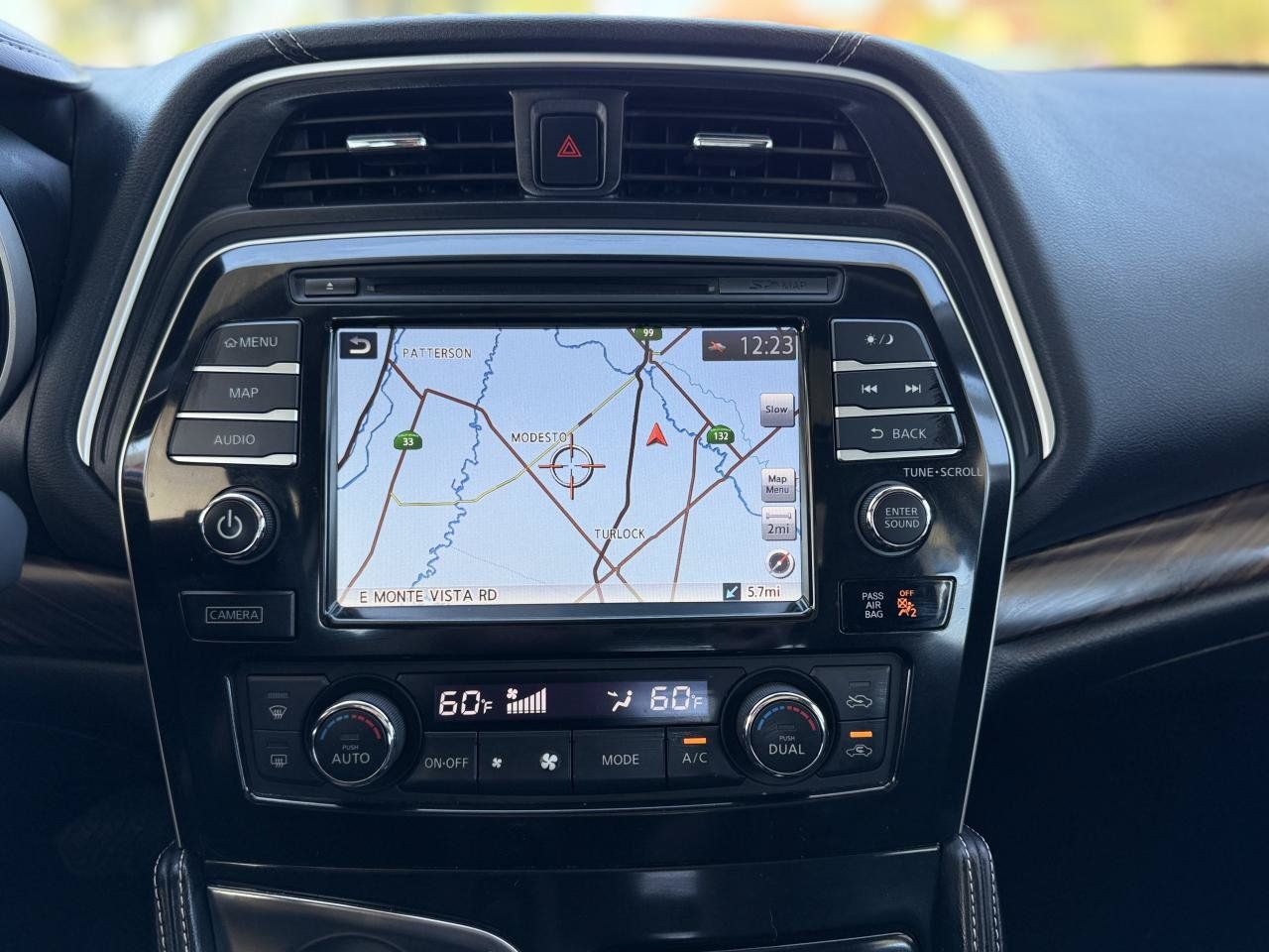 Used 2016 Nissan Maxima Platinum w/ Interior Lighting Package FWD image 19
