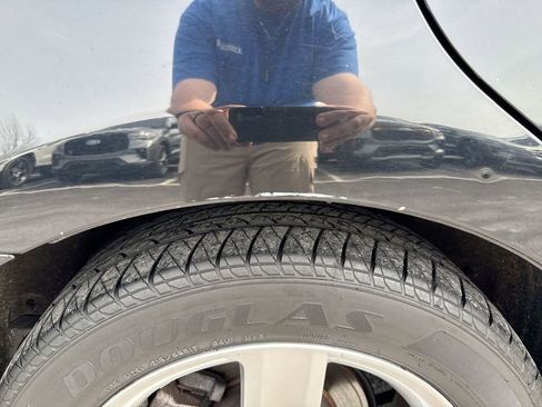 Used 2014 Toyota Camry SE image 32