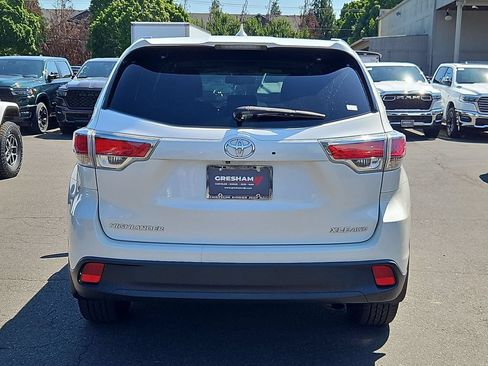 Used 2015 Toyota Highlander XLE AWD/4WD image 6