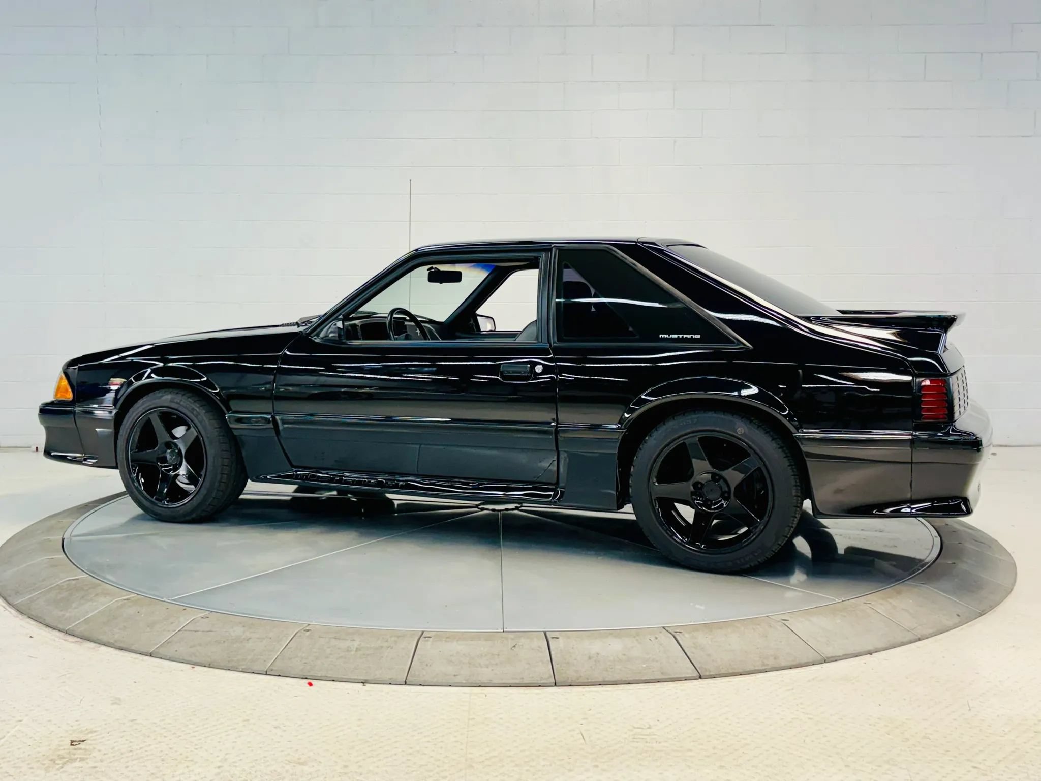 Used 1987 Ford Mustang GT RWD image 3