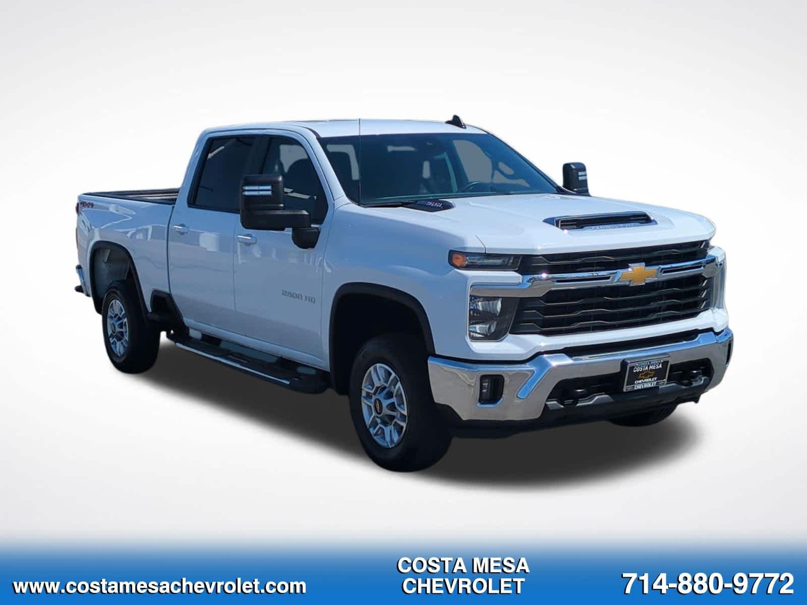 Used 2025 Chevrolet Silverado 2500 LT w/ Convenience Package AWD/4WD image 3