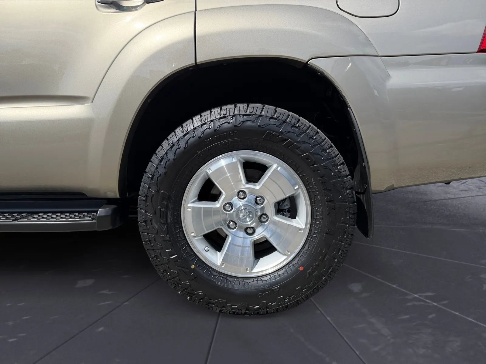 Used 2008 Toyota 4Runner SR5 w/ SR5 Extra Value Pkg 1 AWD/4WD image 28