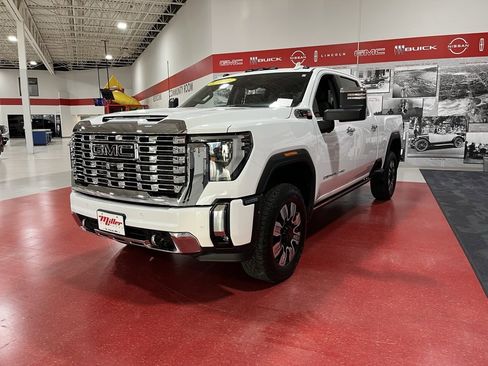Used 2025 GMC Sierra 3500 Denali w/ Denali Reserve Package image 8