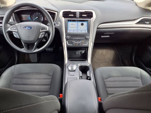Used 2018 Ford Fusion SE w/ Fusion SE Technology Package FWD image 8