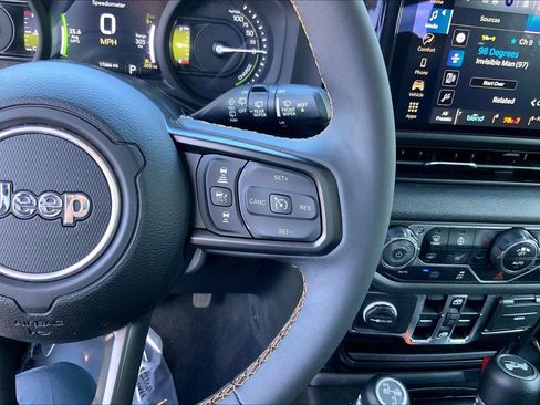 Used 2024 Jeep Wrangler Unlimited w/ Convenience Group AWD/4WD image 24