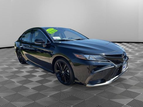 Used 2022 Toyota Camry XSE FWD image 6