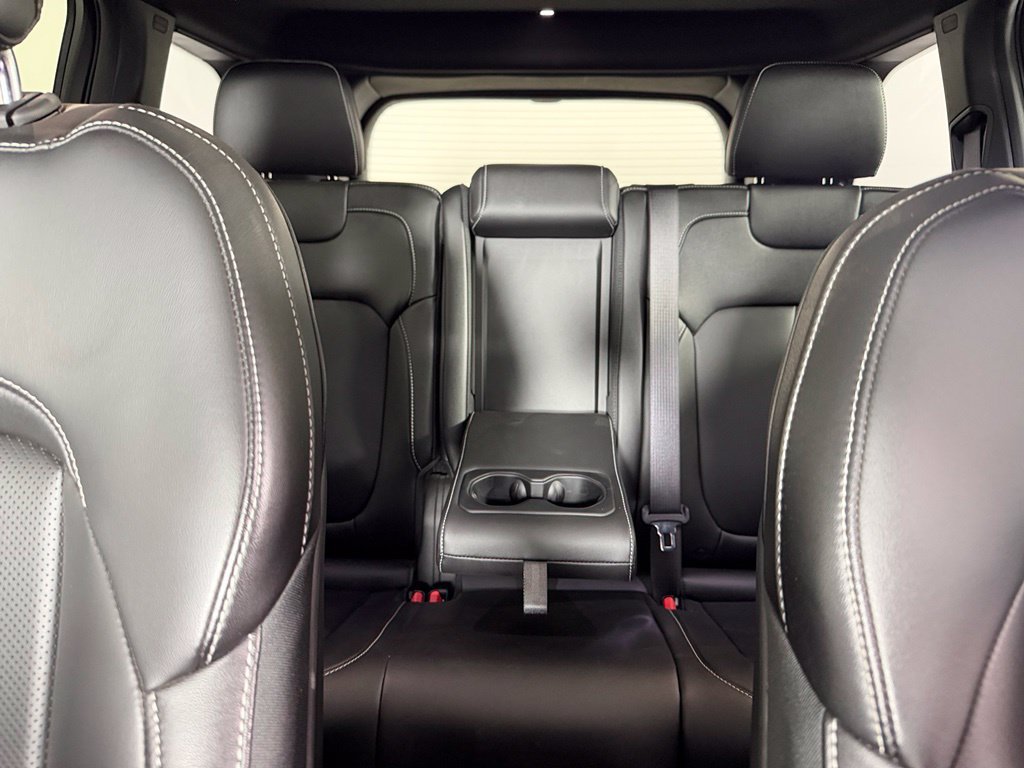 Used 2025 Jeep Grand Cherokee Limited w/ Luxury Tech Group II RWD image 20