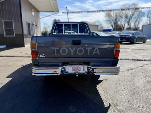 Used 1987 Toyota Pickup Deluxe image 7