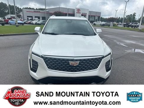 Used 2024 Cadillac XT4 Premium Luxury w/ Cold Weather Package FWD image 8