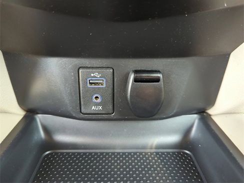 Used 2017 Nissan Rogue SL image 35