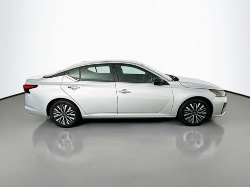 Used 2025 Nissan Altima 2.5 SV FWD image 8
