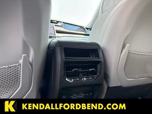 Used 2022 Jeep Grand Cherokee Overland AWD/4WD image 18