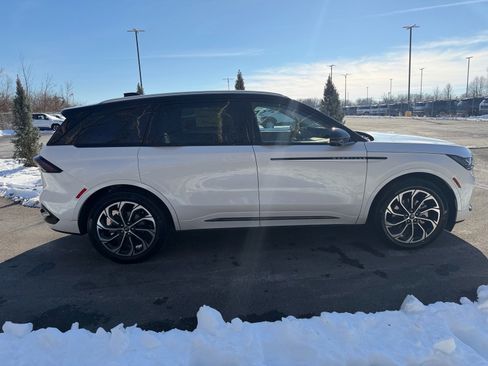 New 2026 Lincoln Nautilus Reserve image 6