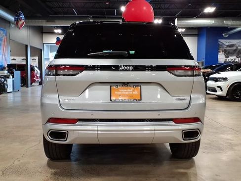 Used 2024 Jeep Grand Cherokee Summit AWD/4WD image 7