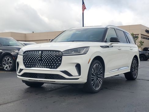 New 2026 Lincoln Aviator Black Label AWD/4WD image 2