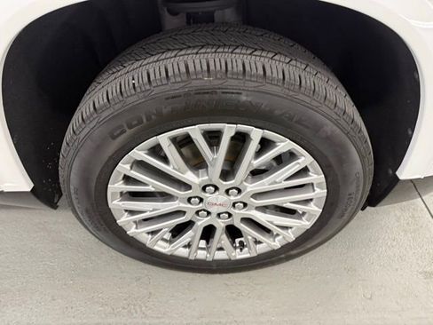 Used 2024 GMC Acadia Denali image 4