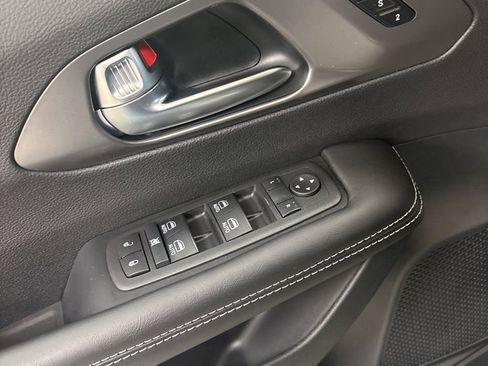 New 2026 Chrysler Pacifica Select image 18