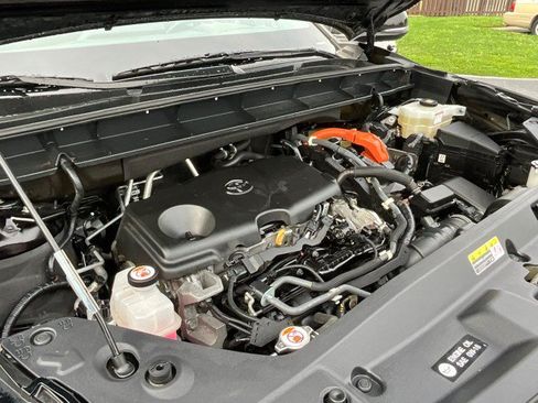 Used 2021 Toyota Highlander XLE AWD/4WD image 11
