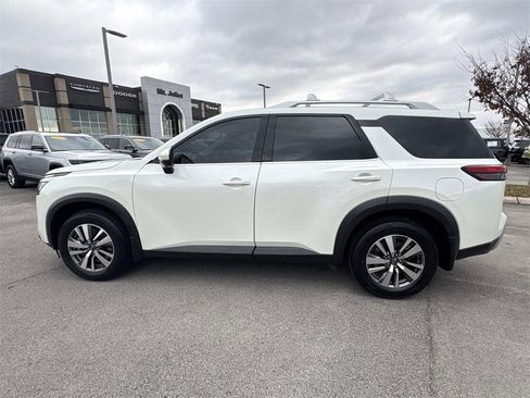 Used 2023 Nissan Pathfinder SL image 5
