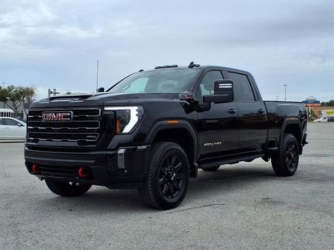 Used 2024 GMC Sierra 2500 AT4 w/ AT4 Premium Plus Package image 3
