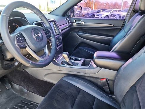 Used 2017 Jeep Grand Cherokee Altitude image 13