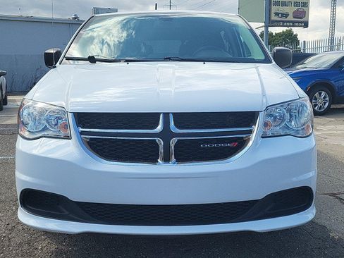 Used 2019 Dodge Grand Caravan SE FWD image 4