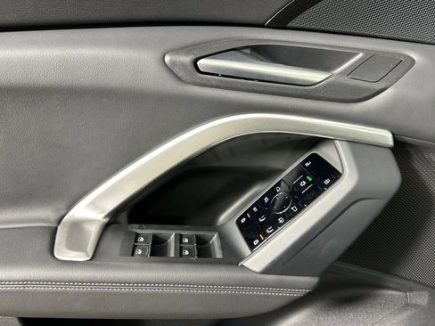 Used 2025 Audi Q5 Premium w/ Convenience Package image 10