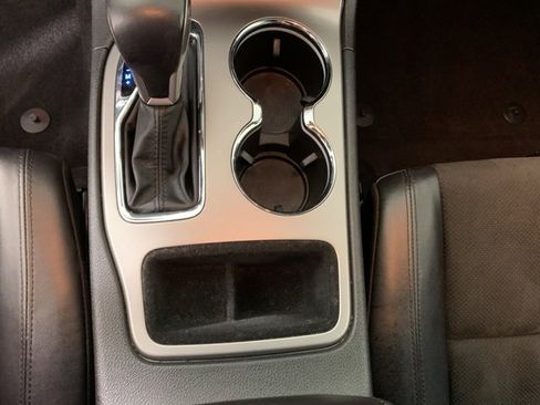 Used 2021 Jeep Grand Cherokee Laredo X image 25