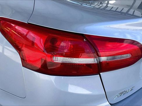 Used 2017 Ford Focus SE FWD image 19