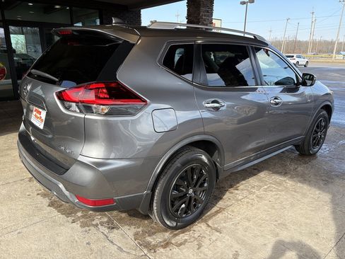 Used 2018 Nissan Rogue SV image 6
