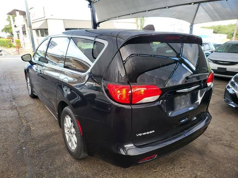Used 2023 Chrysler Voyager LX FWD image 9