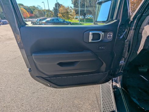 Used 2024 Jeep Wrangler Sahara w/ Technology Group image 14