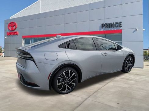 New 2025 Toyota Prius Plug-In Hybrid FWD image 4