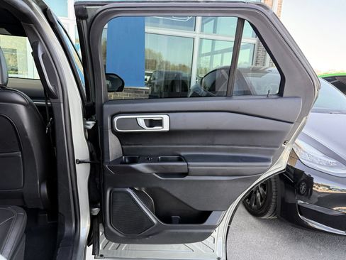 Used 2020 Ford Explorer XLT w/ Equipment Group 202A RWD image 30