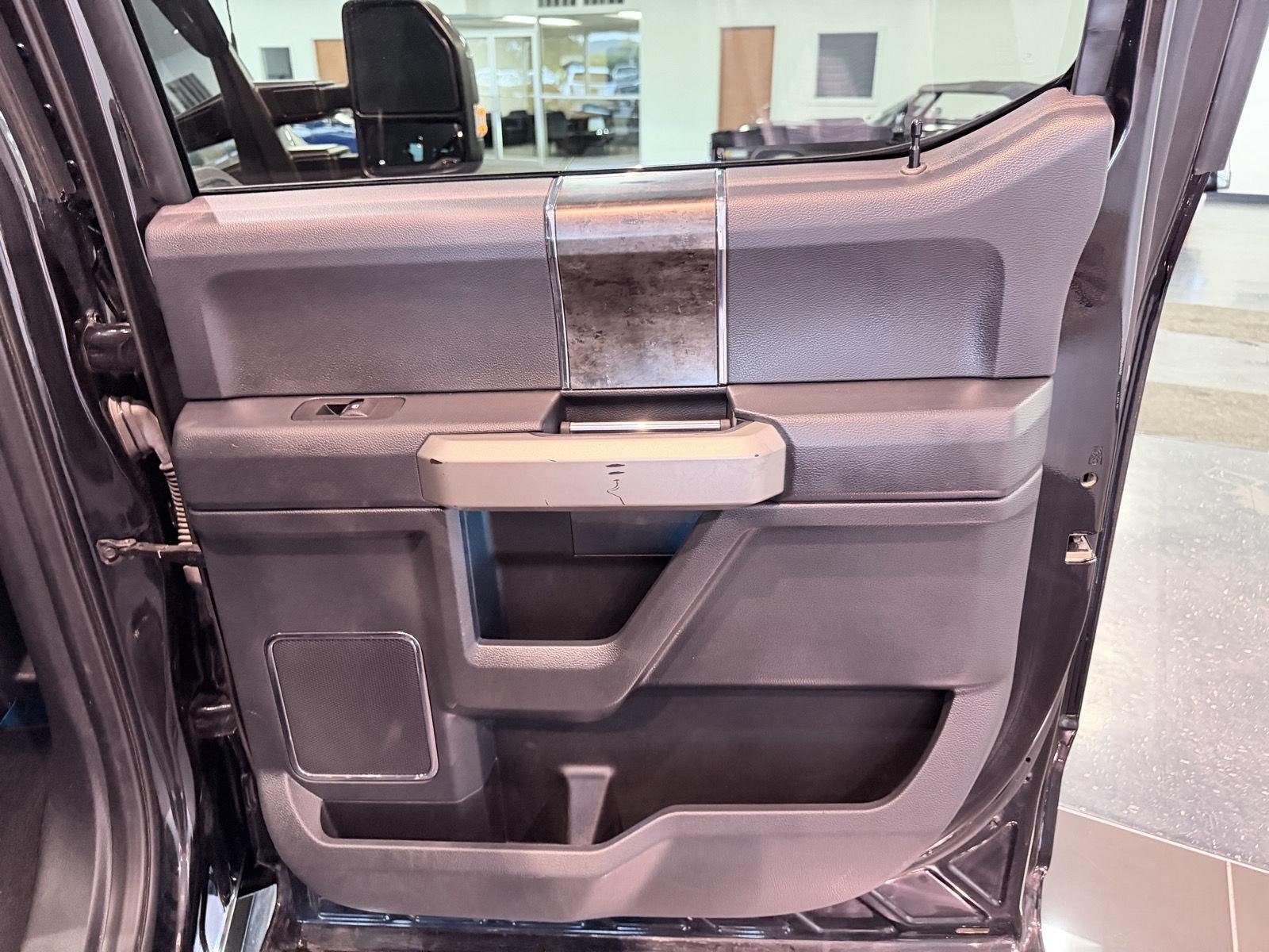 Used 2022 Ford F350 Lariat w/ Lariat Ultimate Package AWD/4WD image 21