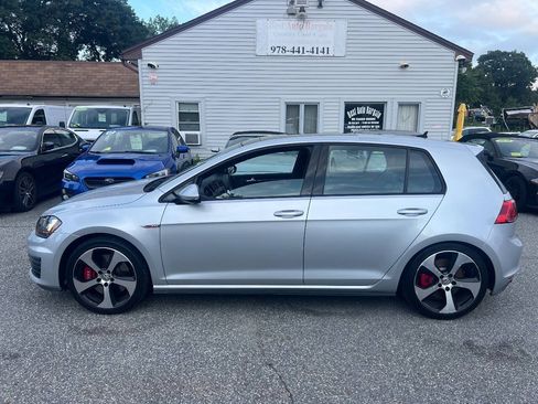 Used 2017 Volkswagen GTI SE FWD image 2
