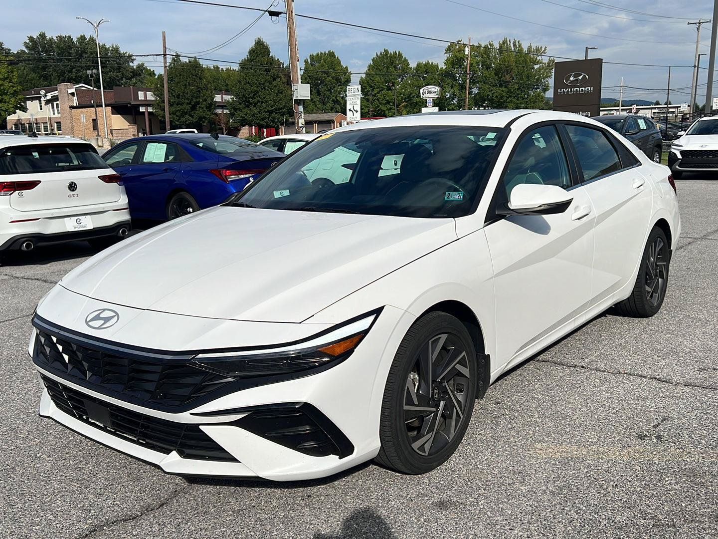 Used 2025 Hyundai Elantra Limited FWD image 1