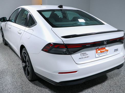 Used 2023 Honda Accord Sport image 9
