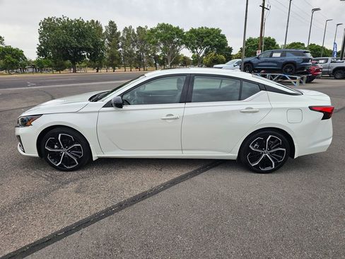 Used 2023 Nissan Altima 2.5 SR w/ SR Premium Package FWD image 2