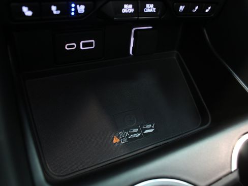 Used 2023 GMC Yukon XL AT4 w/ Technology Package AWD/4WD image 78