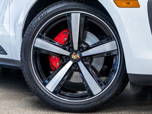 Certified 2025 Porsche Macan S image 19