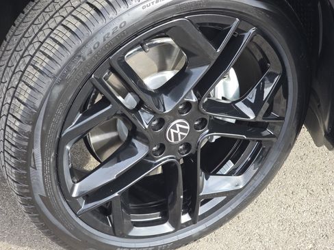 New 2026 Volkswagen Tiguan SE R-Line image 14