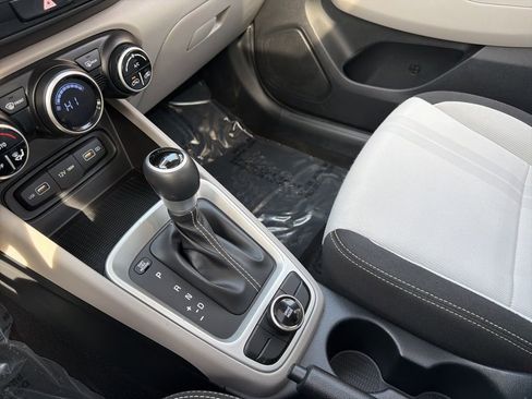 Used 2022 Hyundai Venue SEL w/ Cargo Package image 26