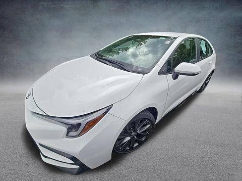 Used 2025 Toyota Corolla SE FWD image 3