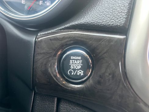 Used 2012 Jeep Grand Cherokee Laredo image 30