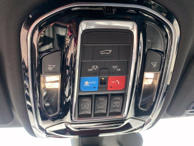 Used 2023 Jeep Grand Cherokee Overland w/ Advanced Protech Group III AWD/4WD image 22