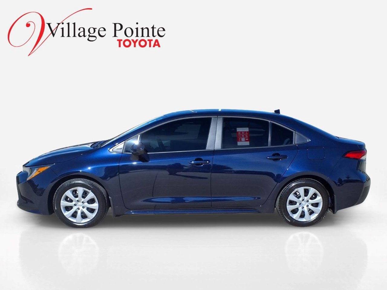 Used 2027 Toyota Corolla LE FWD image 2