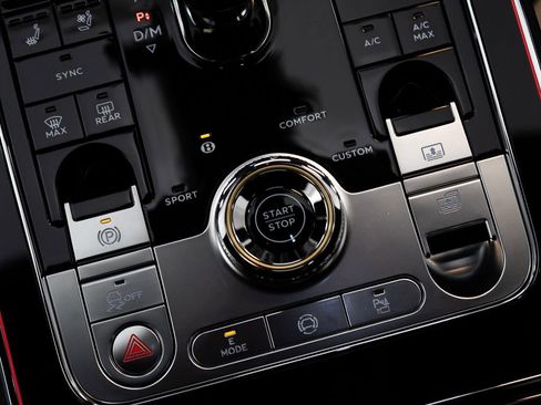 Used 2025 Bentley Flying Spur Plug-In Hybrid AWD/4WD image 36